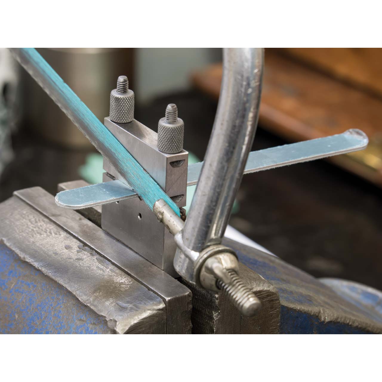 قاطع مفصلي للزوايا المائلة من  - مراجعة Wire Jewelry Making Jig وسعره