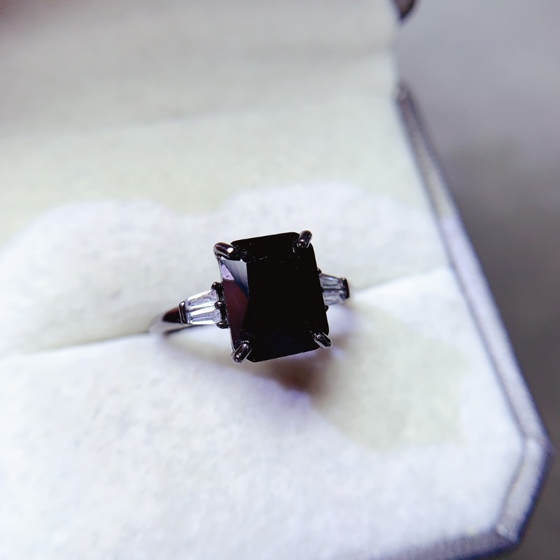 خاتم الإسبنيل الأسود المستطيل  - مراجعة Jewelry Making University وسعره