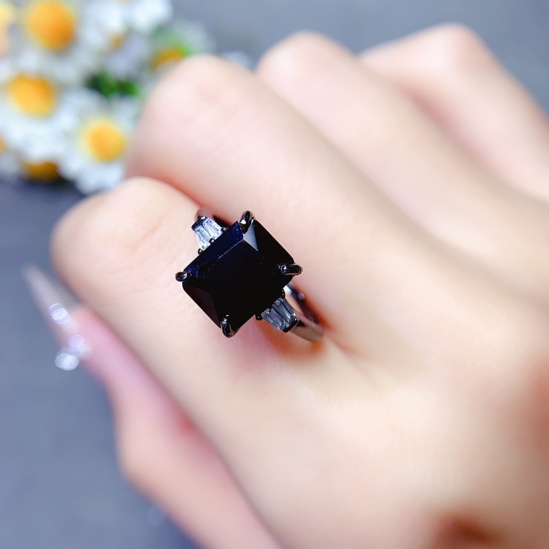 خاتم الإسبنيل الأسود المستطيل  - مراجعة Jewelry Making University وسعره